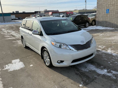 2016 Toyota Sienna for sale at United Motors in Saint Cloud MN