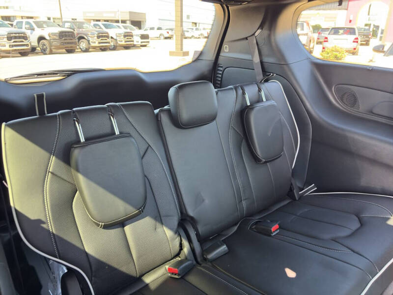 2027 Chrysler Pacifica Limited
