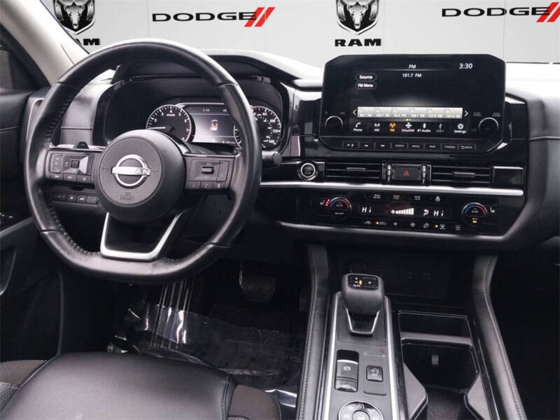 2023 Nissan Pathfinder SL