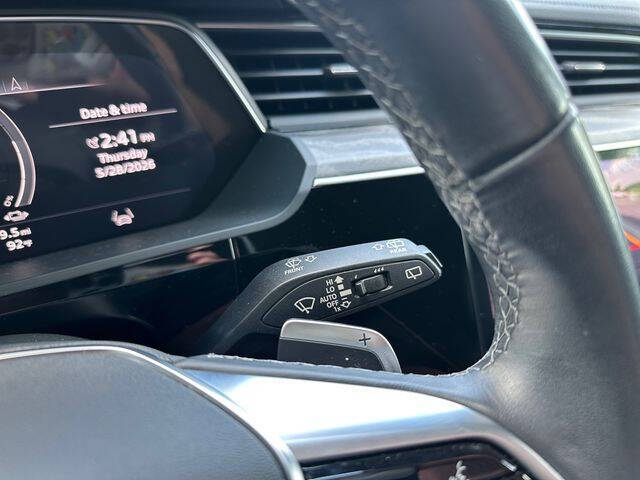 2023 Audi e-tron quattro Premium Plus