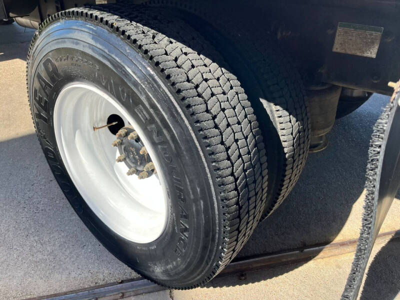 2013 Freightliner M2 106