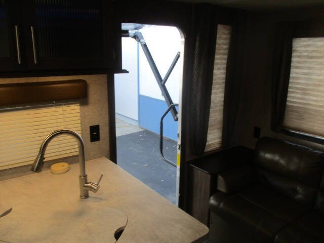 2018 Forest River Cherokee Grey Wolf limited 23M