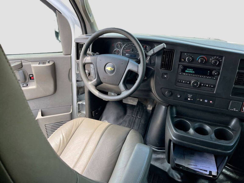 2025 Chevrolet Express 2500