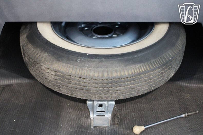 1947 Ford Super Deluxe