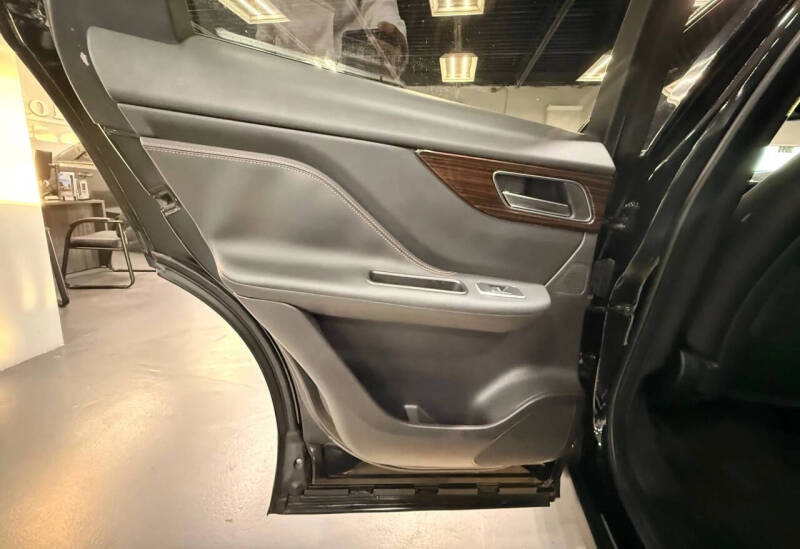 2019 Jaguar F-PACE 30t Prestige