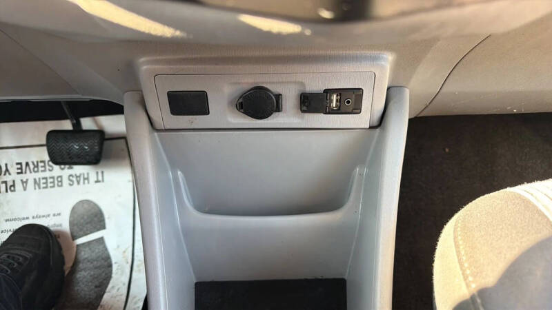 2017 Toyota Prius v Three