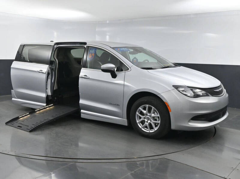 2023 Chrysler Voyager LX