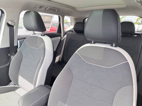 2025 Volkswagen Taos SE