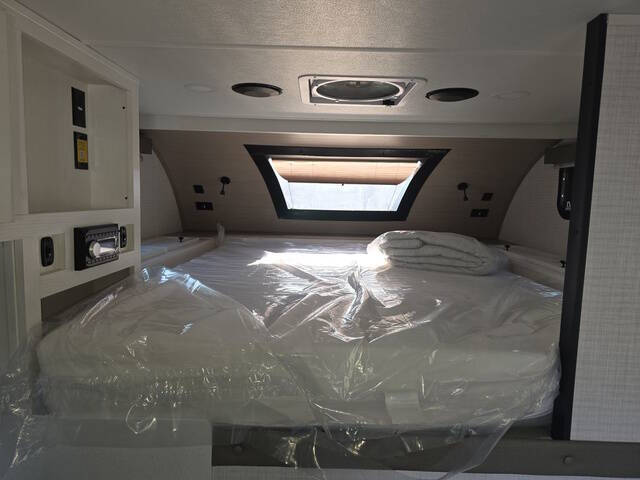 2026 Palomino BACKPACK HS8801