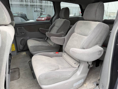 2009 Toyota Sienna LE 7-Passenger