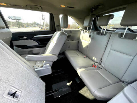 2017 Toyota Highlander SE