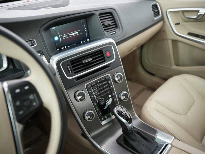 2015 Volvo S60 T5 Drive-E Platinum