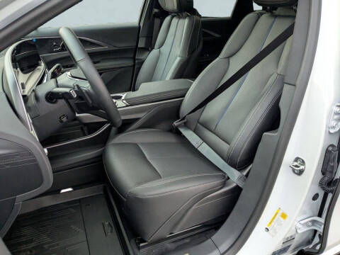 2025 Cadillac LYRIQ Luxury 1