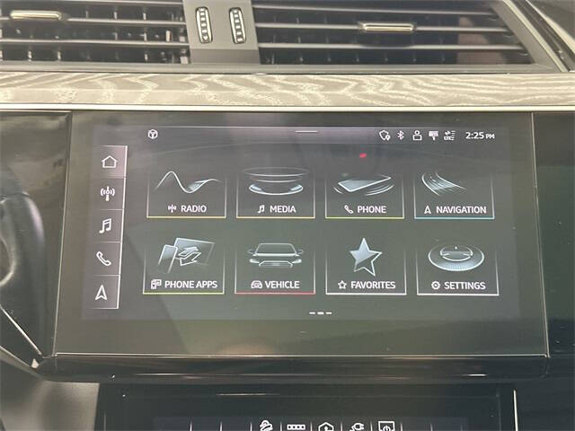 2022 Audi e-tron quattro Premium Plus