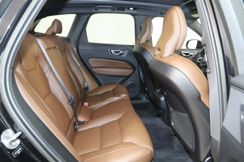 2023 Volvo XC60 B5 Plus Dark Theme