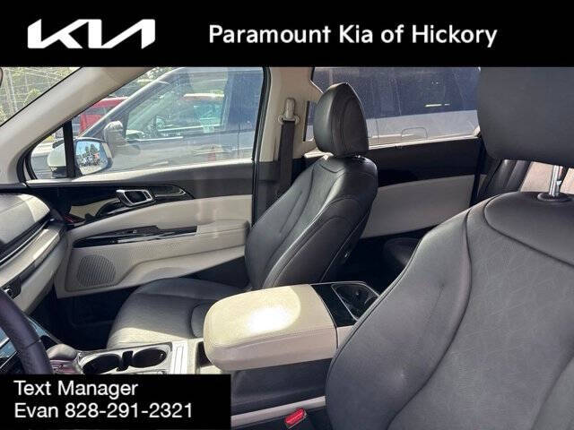 2024 Kia Carnival EX