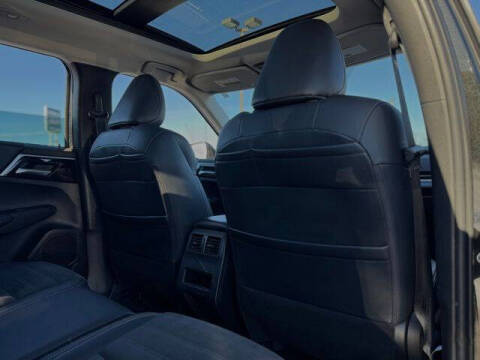 2023 Mitsubishi Outlander PHEV SE