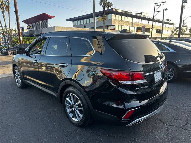 2017 Hyundai Santa Fe SE