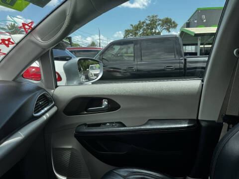 2017 Chrysler Pacifica Touring-L