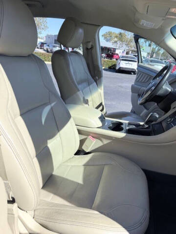 2018 Ford Taurus SEL