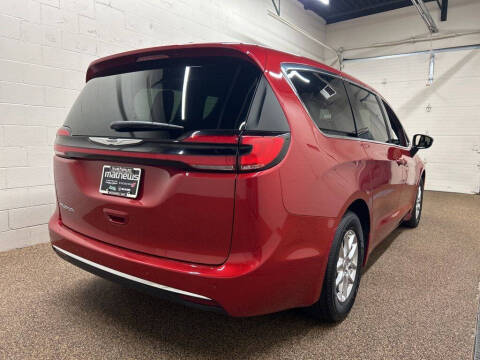 2025 Chrysler Pacifica Select