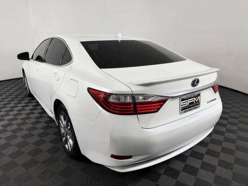 2014 Lexus ES 300h
