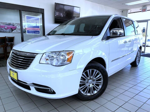 2014 Chrysler Town and Country for sale at SAINT CHARLES MOTORCARS in Saint Charles IL