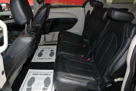 2017 Chrysler Pacifica Touring-L Plus