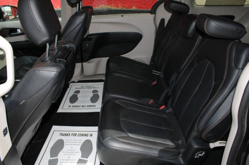 2017 Chrysler Pacifica Touring-L Plus