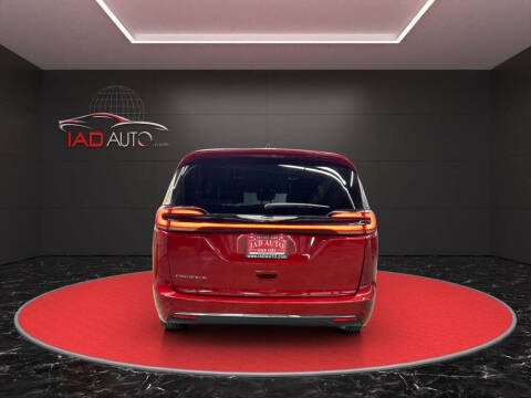 2025 Chrysler Pacifica Select