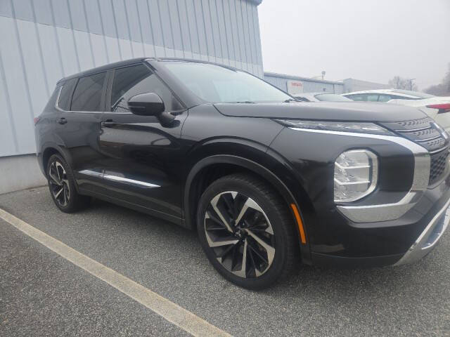 2022 Mitsubishi Outlander ES