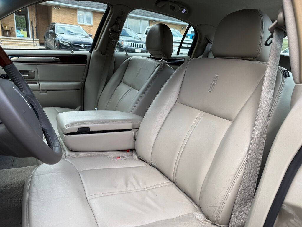 2010 Lincoln Town Car 18