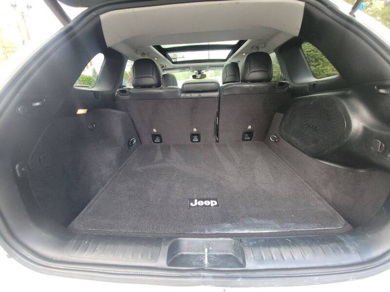 2019 Jeep Cherokee Overland