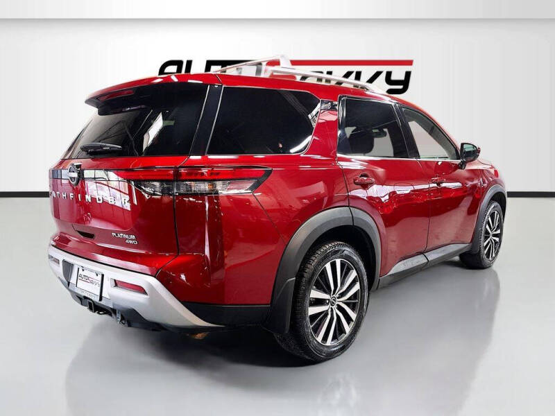 2023 Nissan Pathfinder Platinum