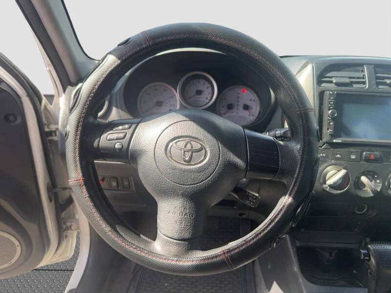 2005 Toyota RAV4 Base photo 13