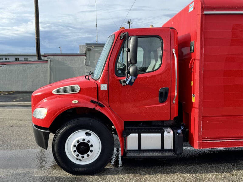 2017 Freightliner M2 106