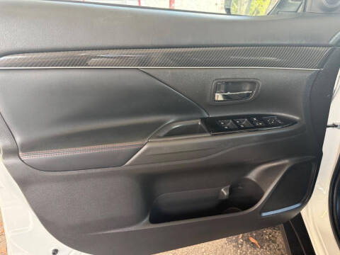 2020 Mitsubishi Outlander LE