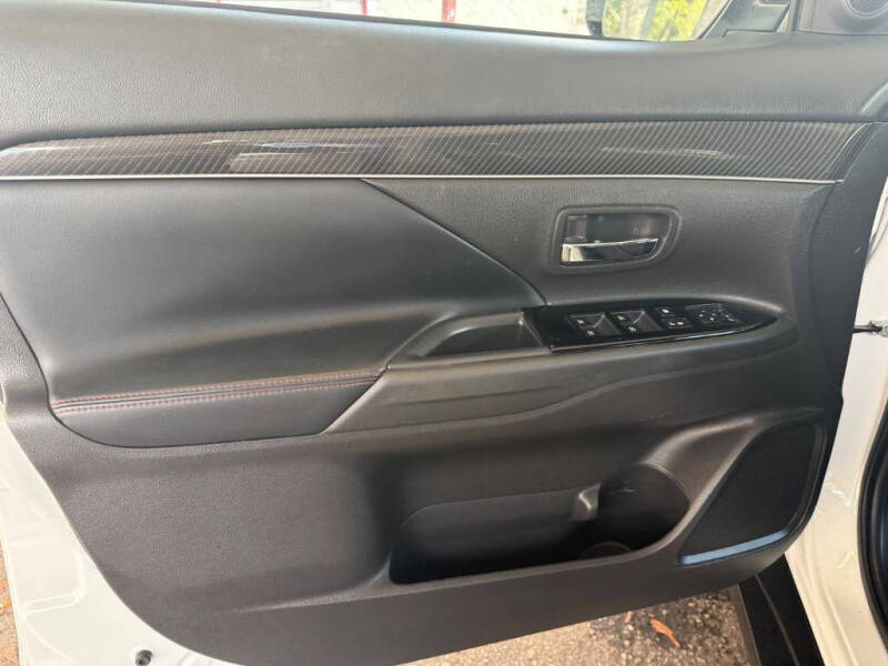 2020 Mitsubishi Outlander LE