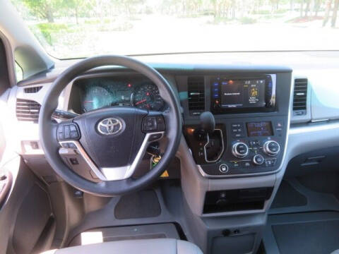 2016 Toyota Sienna LE Mobility 7-Passenger