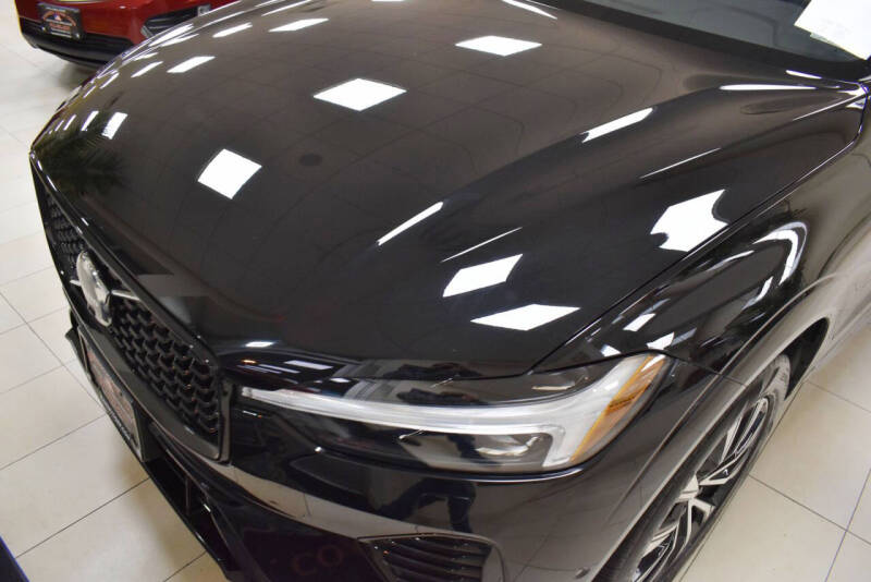 2024 Volvo XC60 B5 Plus Dark Theme