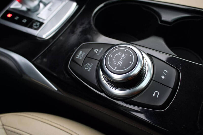 2017 Infiniti QX30 Premium