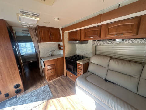 2011 FOR SALE!!!  Coachmen concord 300 TS