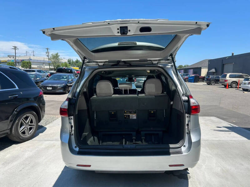 2019 Toyota Sienna LE 7-Passenger