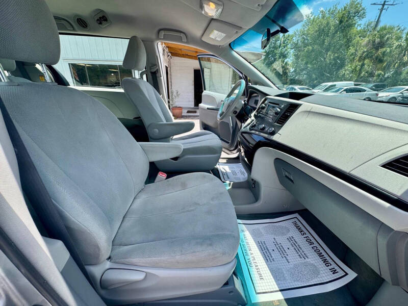 2012 Toyota Sienna Base 7-Passenger