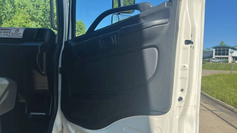 2015 Hino 268