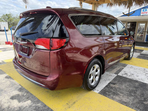 2017 Chrysler Pacifica Touring-L Plus