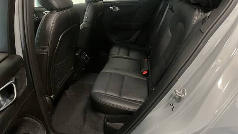 2025 Volvo XC40 B5 Core Bright Theme