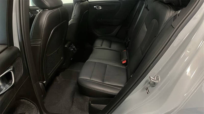 2025 Volvo XC40 B5 Core Bright Theme