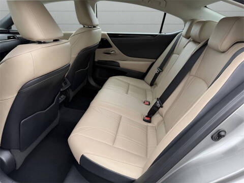 2021 Lexus ES 300h Luxury