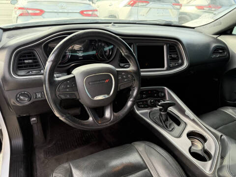 2016 Dodge Challenger SXT Plus